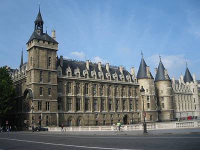 Дворец Консьержери в Париже